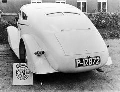 Belgická Imperia s aerodynamickou karoserií měla zaoblenou záď se dvěma malými okny (1932)