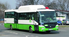 Výhodou městských autobusů s motory na CNG je jejich výrazná „přátelskost“ k životnímu prostředí. Motory spalující CNG totiž vytváří, v porovnání s motory spalujícími motorovou naftu, řádově méně sledovaných škodlivin ve výfukových plynech jako jsou například pevné částice – saze.