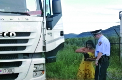 O věci včetně kreditních či platebních karet lze přijít na cestě při mnoha příležitostech. Jednou z nich (s vysokou pravděpodobností výsledku, který vás bude ještě dlouho mrzet) je plánovaná či náhodná návštěva „sociálních pracovnic“.