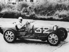 V roce 1931 vyhrála dvojice Louis Chiron-Achille Varzi Grand Prix Francie v Montlhéry na voze Bugatti T51.