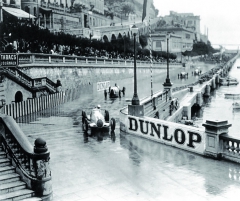 V roce 1936 dostal Louis Chiron šanci v týmu Mercedes. V tréninku na GP Monaka získal první místo na startu, v závodě se však neprosadil.