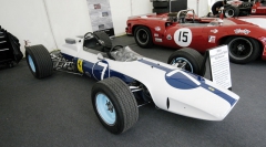 Surteesův Ferrari 158 v amerických barvách NART z Barberova muzea (1964)