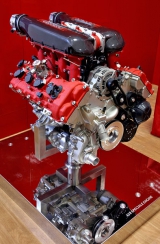 Ferrari 458 Speciale, nepřeplňovaný osmiválec s měrným výkonem 99 kW/l