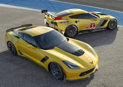 Nikdy neměly silniční a závodní Corvette k sobě tak blízko jako modely 2015, silniční Z06 (vpředu) a závodní C7.R