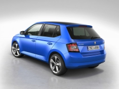 02-skoda-fabia-back 89069