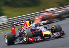 Sebastian Vettel (Red Bull) vyrostl na minulé generaci vozů F1 s difuzory, nyní se těžko přizpůsobuje nové technice