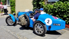 Team Bugatti, Stefan Brungs a Greg Kable, zvítězili mezi předválečnými vozy