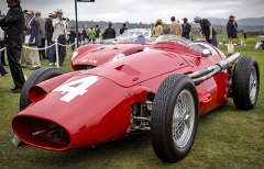 Stirling Moss s tímto Maserati 250F vyhrál Zlatý pohár v Oulton Parku (1955)