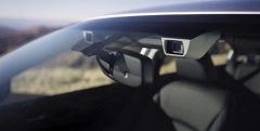 Systém EyeSight monitoruje prostor před vozem dvojicí barevných kamer CMOS, jež jsou uloženy po stranách vnitřního zpětného zrcátka