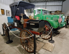 Prototyp Georga Brockwaye vyrobený v Homeru (NY) údajně v roce 1910 jako předobraz prvního sériového typu (exponát Mack Trucks Museum v Allentownu, PA)