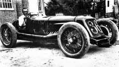 Baconin Borzacchini za volantem šestnáctiválce Maserati V4 (1929)