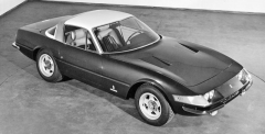 Další návrh Pininfarina, kupé targa se snímací střechou, odvozené ze Spideru (1969)