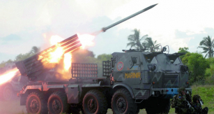 Cvičné střelby z RM-70 vyrobeného v Česloslovensku, ale ve službách Indonéské armády.