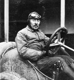 Do francouzské Grand Prix 1908, která se stala slavnou kořistí Christiana Lautenschlagera s Mercedesem se Jenatzy přihlásil se soukromým vozem Mors a skončil na na 16. místě.