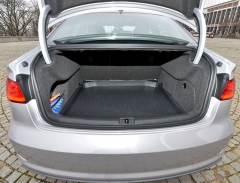 Proti hatchbacku je kromě důstojného vzhledu předností větší objem zavazadlového prostoru