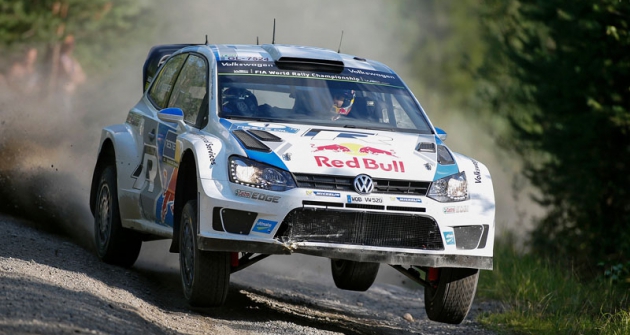 Sébastien Ogier (VW Polo R WRC) ve Finsku opravdu létal (dojel druhý, vyhrál Latvala) 