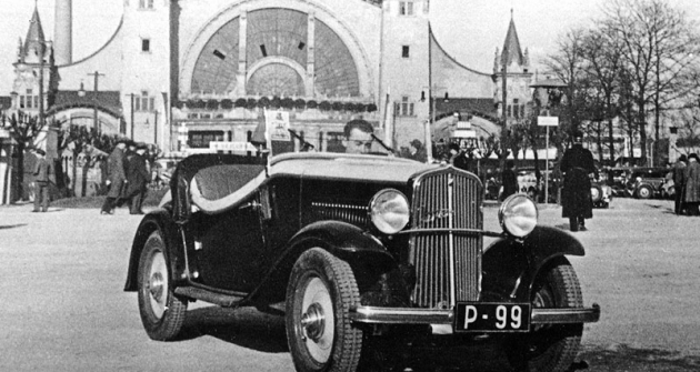 Roadster Junior při předvádění na Pražském autosalonu v dubnu 1934