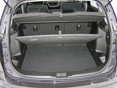 suzuki-Velikost zavazadelníku odpovídá rozměrům vozidla, podlaha má variabilní výšku