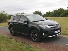 Toyota RAV4 2,0 D-4D s konfigurací 4x4