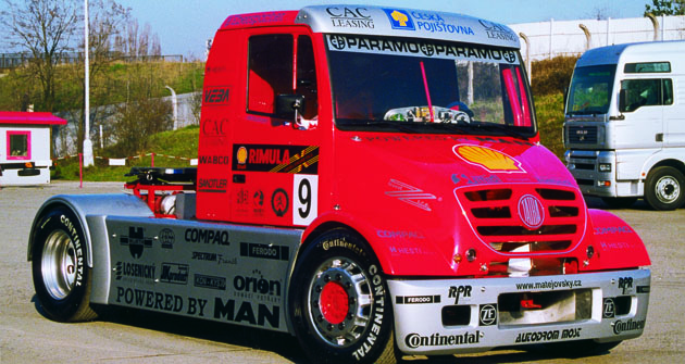 Pro závodní sezonu 2000 postavil Šmíd Truck Racing Team pod vedením Františka Kusovského a německého experta Hanse-Georga von der Marwitze v dílnách pražské společnosti Z-Invest prototyp závodního speciálu Tatra Jamal kategorie Super Race Truck.
