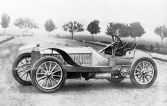 První vůz Mercedes, ve kterém použili v DMG šestiválcový motor – 120 koňový závodní vůz z roku 1906. Také za volantem tohoto vozu se objevil W. K. Vanderbilt II, dokonce jej vlastnil, ale ani s tímto skvostem se mu nepodařilo dokončit závody, které sám organizoval.