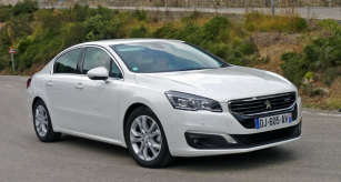 Přepracovaný Peugeot 508 v provedení sedan pro rok 2015 