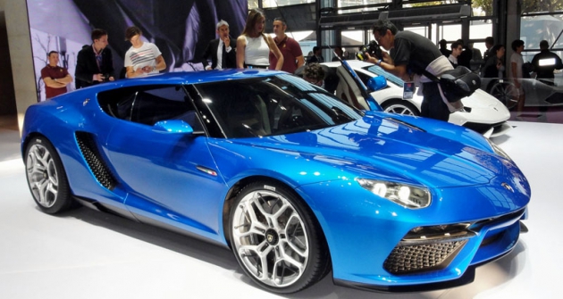 Premiéra prvního  hybridního automobilu Lamborghini na Pařížském autosalonu 2014 