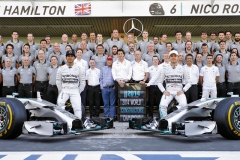 Vítězný tým Mercedes-AMG Petronas (vlevo Hamilton, vpravo Rosberg)