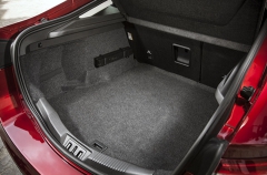 Zavazadlový prostor hatchbacku, vyvinutého především pro evropský trh (v Americe se prodává jen klasický sedan)