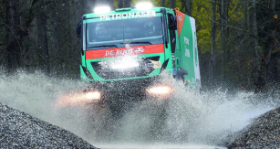 Trambusový soutěžní speciál Iveco Trakker 4x4 je výsledkem dlouhého vývoje. „Vychytaný“ soutěžní truck bude pilotovat na Dakaru 2015 Španěl Pep Vila.