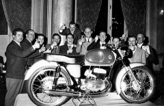 První motocykl Bultaco Tralla 101 byl dokončen 24. března 1959