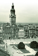 Nová radnice byla v Prostějově postavena na hlavním náměstí v letech 1911 - 1914. V roce 1933 ji dále upravil architekt Jindřich Kumpošt. Dnes jako dříve je radnice typickým architektonickým symbolem hlavního města Hané. foto: J. Auer