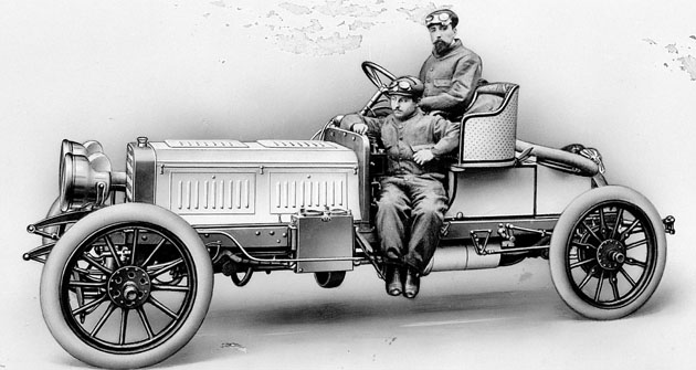 Marius Barbarou za volantem závodního vozu Benz Parsifal z roku 1903. Poté, co přijal výzvu Julia Gansse postavit pro značku Benz nový automobil, začal s ním i závodit.