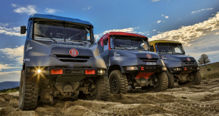 Trojice speciálů Tatra 163 Jamal ostravského týmu Bonver Dakar Project 