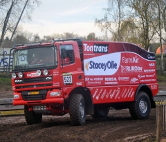 Nizozemský DAF týmu Tontrans, řízený Tonem van Genugtenem