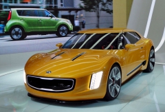 Kia GT4 Stinger, studie sportovního vozu z kalifornského střediska designu (premiéra NAIAS 2014 v Detroitu)