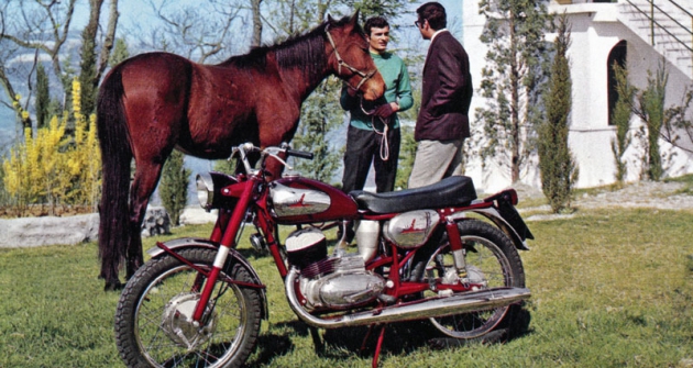 Italjet 125 America, jeden z motocyklů ze San Lazzaro di Savenna, poháněný československým motorem