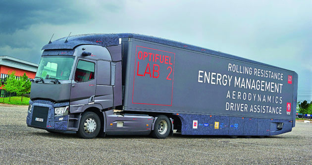Výrobce své výzkumy provádí na prototypu vozidla Optifuel Lab 2 vyvinutém na základě řady Renault Trucks T, která vychází ze studie Optifuel Lab 1 představené v roce 2009.