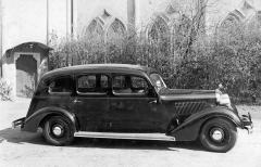 Šestimístná limuzína Škoda 637 D na snímku z počátku dubna 1934