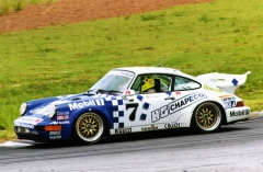 Vítězové Christian Fittipaldi (za volantem) a Wilson Fittipaldi (Porsche 911 RSR 3.8)