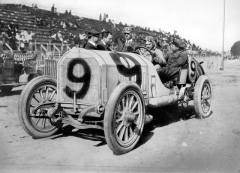 GP ACA v Savannah (Georgia/USA), 12. 10. 1910. Victor Hémery s vozem Benz (150 k) st. číslo 9 skončil, stejně jako v roce 1908, druhý.