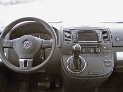 VW - Z ergonomického hlediska výborná palubní deska má vše při ruce, včetně voliče samočinné převodovky DSG