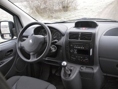 Peugeot - Interiér i palubní deska je přehledná a praktická