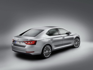 skoda-superb-2015-(3) 94066