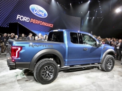 Ford F-150 Raptor 2016 s přeplňovaným šestiválcem a desetistupňovou převodovkou