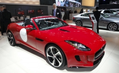 Jaguar F-Type se šestistupňovou manuální převodovkou