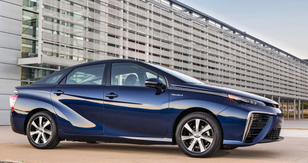 Toyota Mirai je první automobil této značky pro sériovou produkci, odpočátku konstruovaný jako elektromobil poháněný vodíkovými palivovými články 