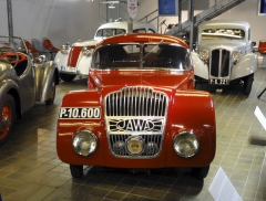 Kupé Jawa 750 pro závod 1000 mil československých 1935, za ním vlevo Minor a vpravo Jawa 700