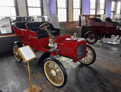 Fordova továrna na Piquette Avenue se proměnila v půvabné muzeum (na snímku Ford Model C ročníku 1904)