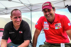 Mario Kress (vlevo) a Fabien Calvet. Rallye Dakar je považována za nejtěžší a nejprestižnější soutěž na světě.